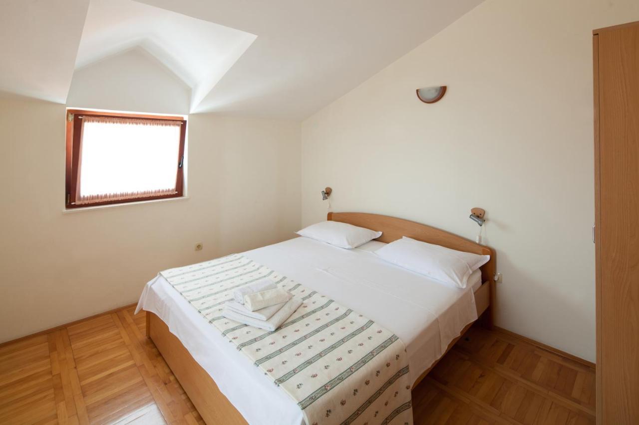 Apartments By The Sea Bilo, Primosten - 4191 Exterior photo