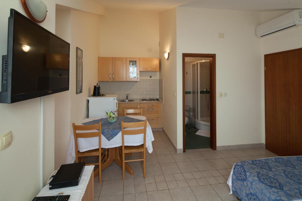 Apartments By The Sea Bilo, Primosten - 4191 Exterior photo