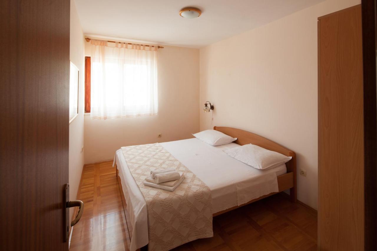 Apartments By The Sea Bilo, Primosten - 4191 Exterior photo