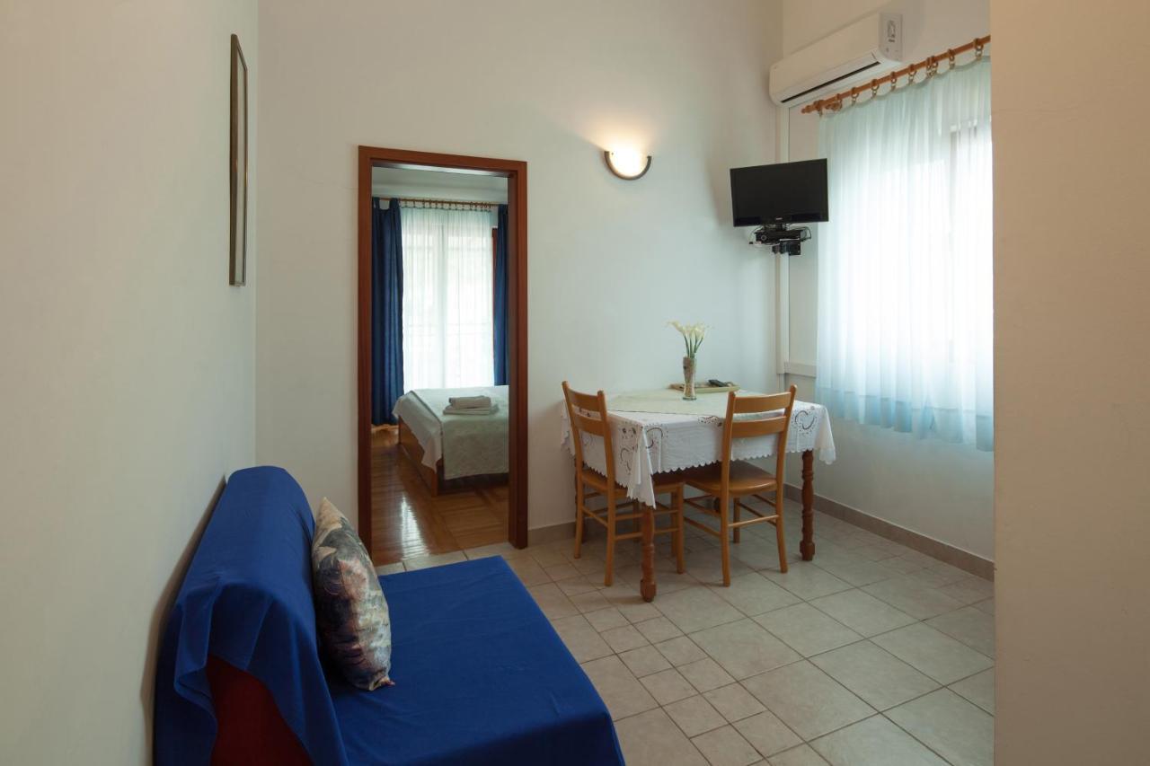 Apartments By The Sea Bilo, Primosten - 4191 Exterior photo